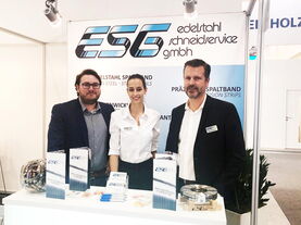 ESG Messestand mit Mitarbeitern