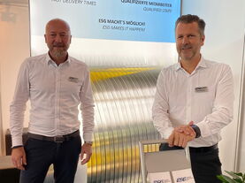 ESG Messestand mit Mitarbeitern
