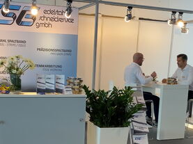 ESG Messestand mit Mitarbeitern